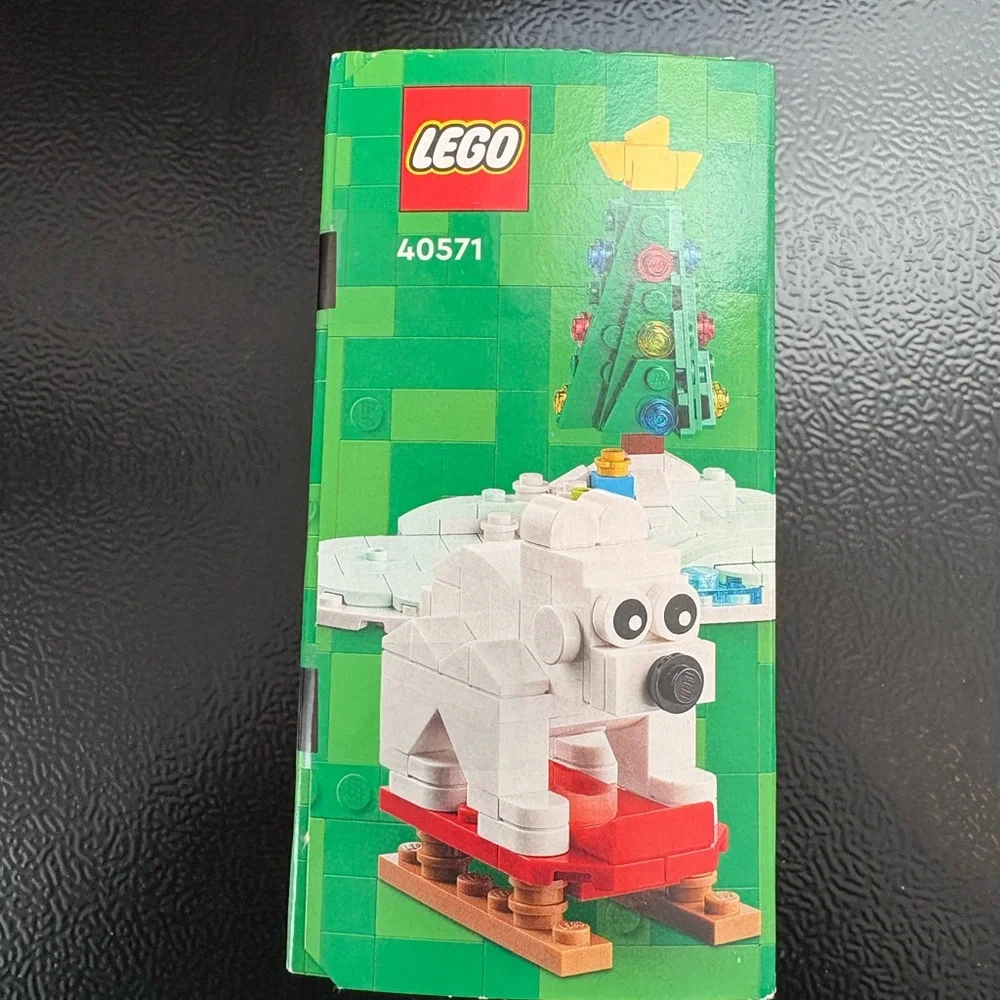 LEGO Wintertime Polar Bears set 40571 - Picture 3 of 3
